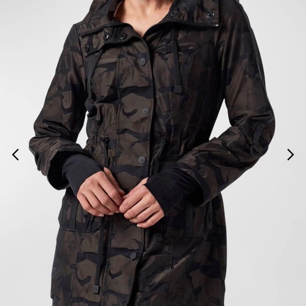 Women's Camouflage Hooded Jacket